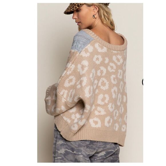 V-NECK Sweater in Camel and Dove Gray - Picture 7 of 12